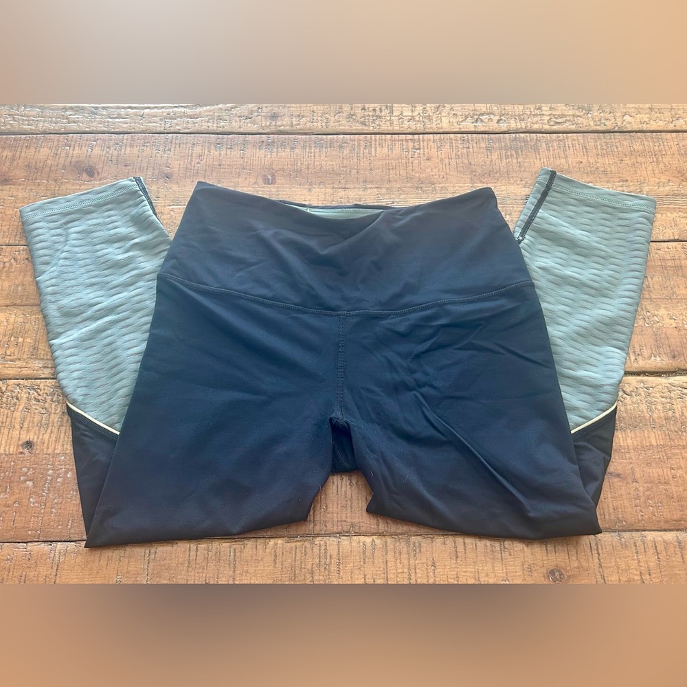 Victoria’s Secret Cropped Leggings